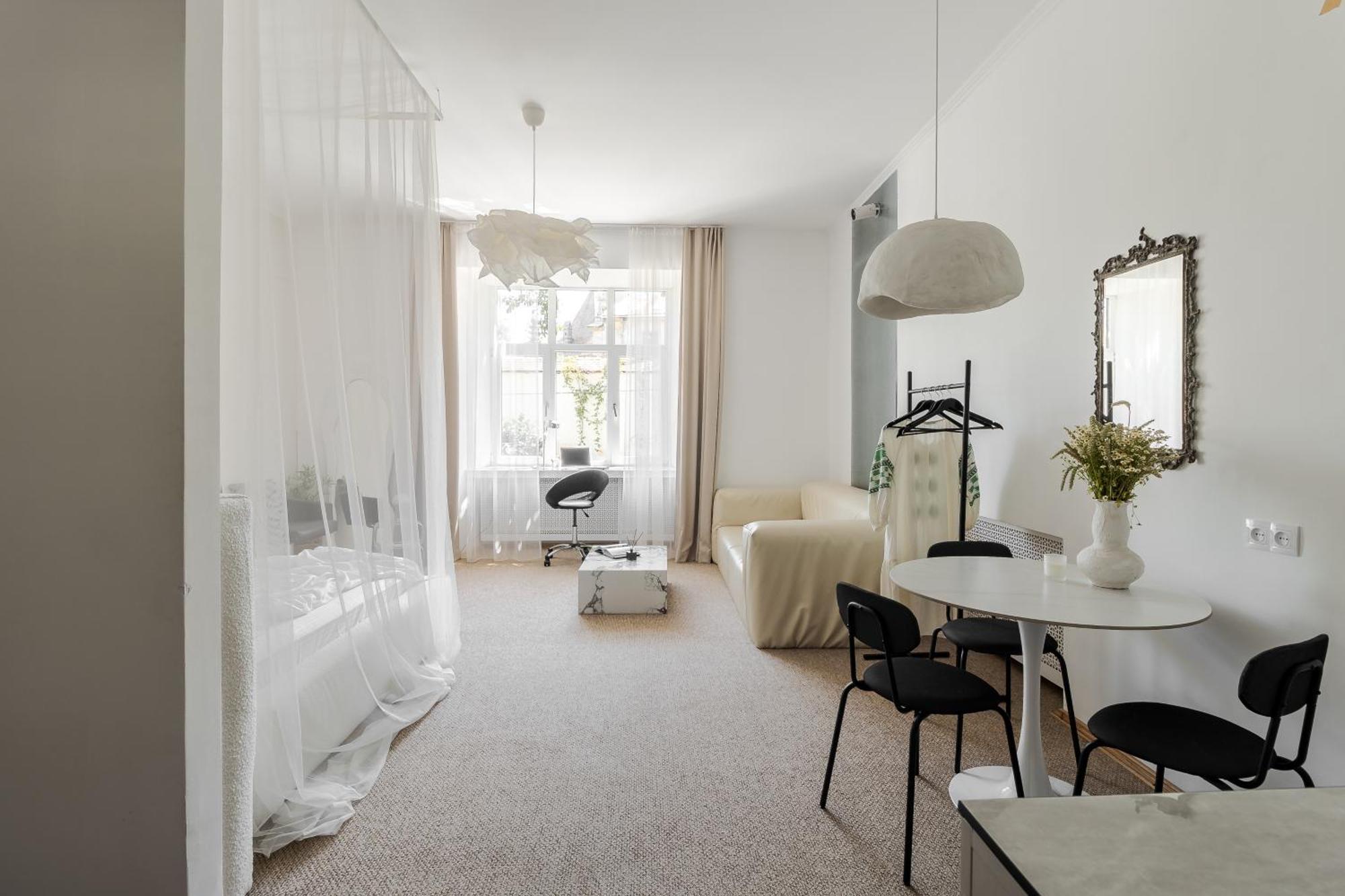 Netflix And Chill Apartment Lviv Luaran gambar